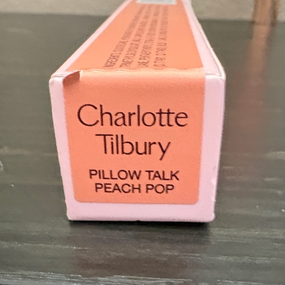 Charlotte Tilbury Matte Beauty Blush Wand - Shade Pillow Talk Peach Pop - Picture 2 of 4